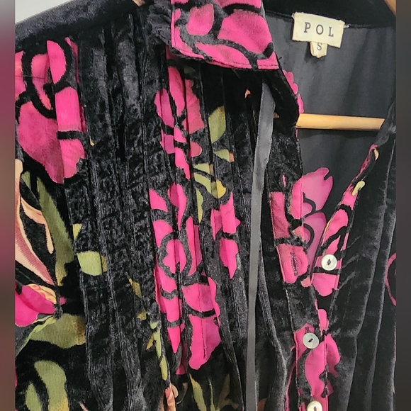 POL Pleated Floral Burnout Baby Doll Cap Sleeve Top Velvet Size Small - Picture 5 of 10